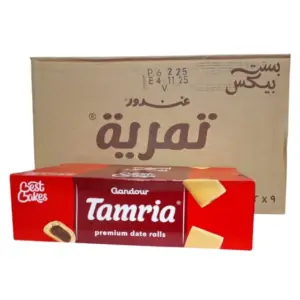 صورة لكرتون تمرية غندور (Tamria) تظهر التغليف الخارجي والعلبة التي تحتوي على قطع التمرية المحشوة بالعجوة الطبيعية، مثالية للضيافة والوجبات المدرسية.