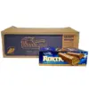 صورة لكرتون شوكولاتة بيكاديلي روكستا (Roxta) يحتوي على 12 عبوة، مع إظهار شكل قطعة الشوكولاتة والويفر المقرمش بالكراميل والمكسرات.